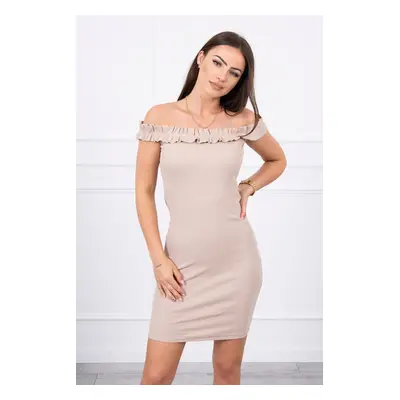 Shoulder dress with frills beige