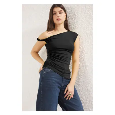 Trendyol Black Gathered/Draped Detail Fitted/Asymmetrical Neck Knitted Blouse