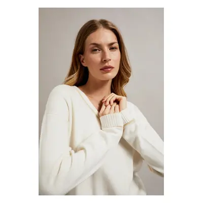 Women's sweater with V-neck MOODO - cream