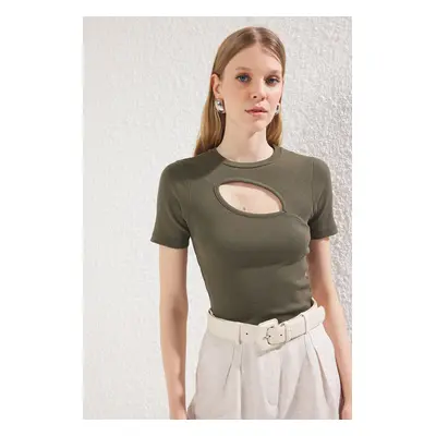 Trendyol Khaki Cut Out Detail Body-Smoothing Crew Neck Crop Ribbed Flexible Knit Blouse