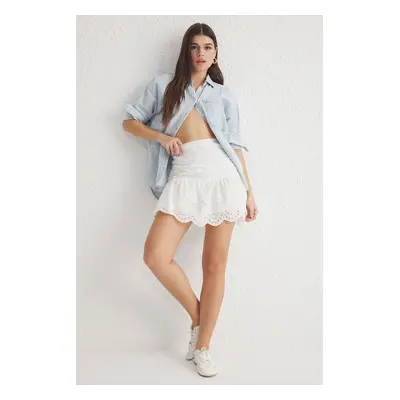 Trendyol White Mini Embroidery Cotton Woven Skirt Look Shorts