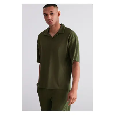 Trendyol Limited Edition Khaki Oversize/Wide Cut Textured Wrinkle-Free Ottoman Polo Neck T-Shirt