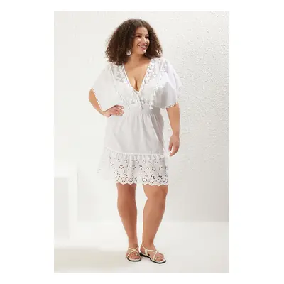 Trendyol Curve White Crinkle Embroidery Detail Mini Beachwear Plus Size Dress