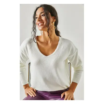 Olalook Women's Ecru V-Neck Soft Textured Knitwear Sweater