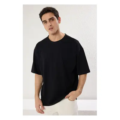 Trendyol Black Oversize/Wide Cut Collar Detailed 100% Cotton T-Shirt