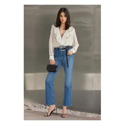 Trendyol Blue Iron-Traced Pocket Detailed Regular Waist Crop Flare Jeans