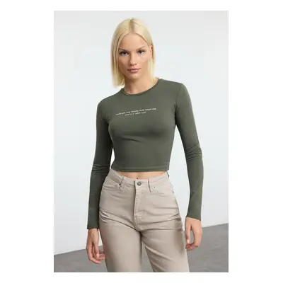 Trendyol Khaki Slogan Printed Crop Stretch Knit Blouse