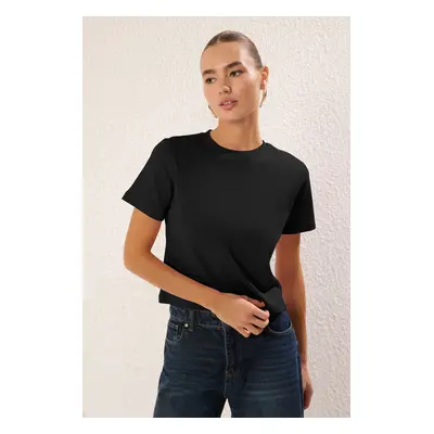 Trendyol Black Fabric Crew Neck Short Sleeve Regular Cut Knitted T-Shirt