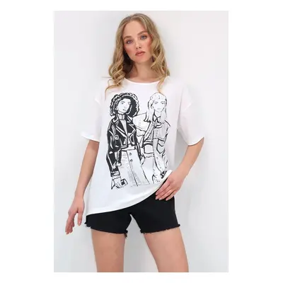 Trend Alaçatı Stili Women's White Crew Neck Foil Printed T-Shirt