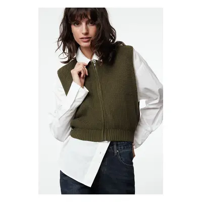 Trendyol Khaki Crop Zippered Basic Knit Vest