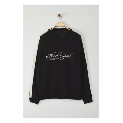 Trendyol Black More Sustainable Oversize/Wide Cut V Neck Text Printed Sweatshirt