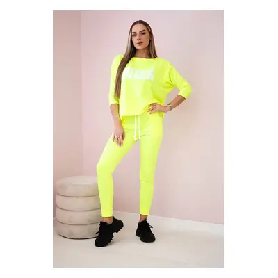 Set with yellow neon Queen print