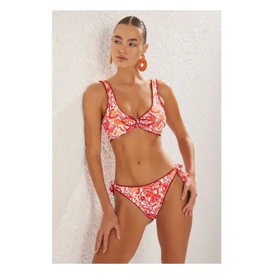 Trendyol Red-Multicolored Floral Patterned Regular Leg Bikini Bottom