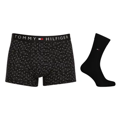 Férfi szett Tommy Hilfiger boxeralsó és zokni díszdobozban. (UM0UM03048 0GU)