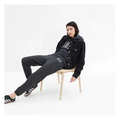 Nadrágok GAP Logo Joggers Heather Charcoal