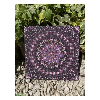 Lila-arany pontfestett mandala