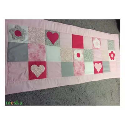 Patchwork falvédő fehér-rózsaszín-pink szívecskés