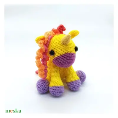 Amigurumi sárga unikornis