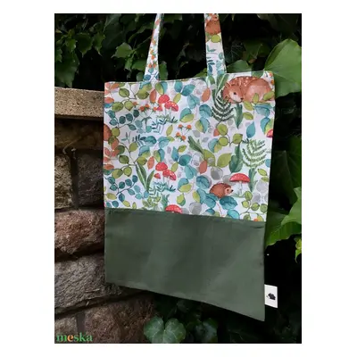 WOODLAND in MAY. Shopper.