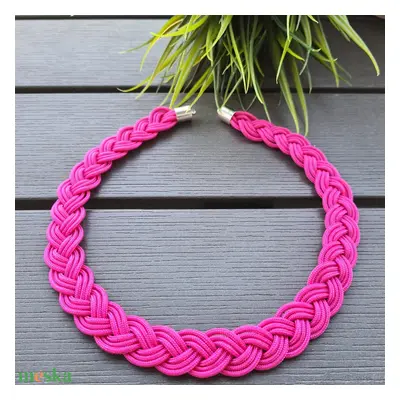 Magenta színű fonott paracord nyaklánc