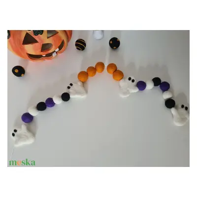 Halloween dekoráció, Halloween nemezgolyó fűzèr. Nemezelt cuki szellem Halloween pom pom girlan