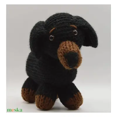 Kézi kötésű (amigurumi) állatfigura - Tacskó (fiúknak, lányoknak minden alkalomra)