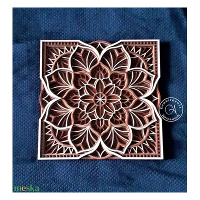 Virágos mandala négyzet formába foglalva 50x50 cm méretben