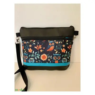 Crossbody bagoly mintás fekete textilbőr