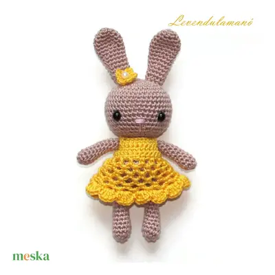 Horgolt barna nyuszilány sárga ruhában amigurumi