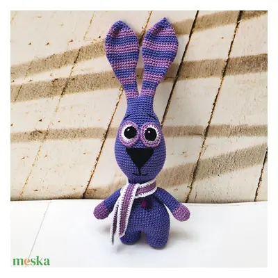 Lila nyuszi - amigurumi