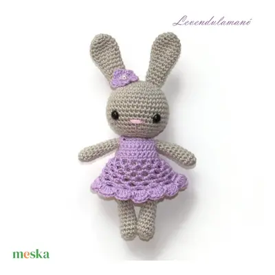 Horgolt szürke nyuszilány lila ruhában amigurumi