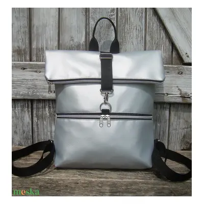 KÉSZLETEN VAN! - VÍZÁLLÓ ROLL TOP CITY BAG : Ezüstös elegancia