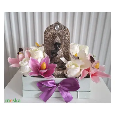 Buddha orchideák között box, csokor, doboz