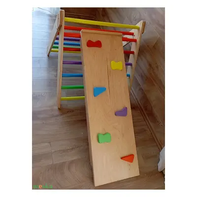 Montessori háromszög mászóka csúszdás rámpával