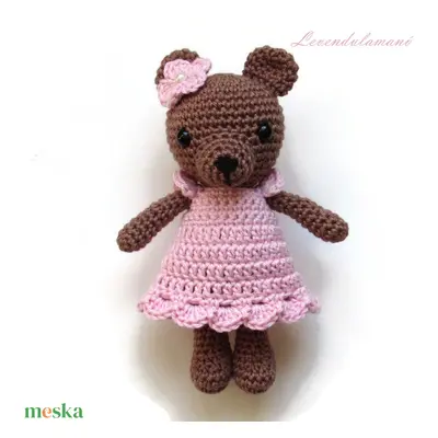 Horgolt barna macilány rózsaszín ruhában amigurumi