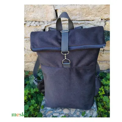 RE'A dizájn Dark Gray Plush rolltop hátizsák – M méret