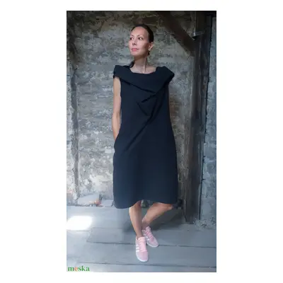 Altered dress in black - ejtett elejű, kapucnis, ujjatlan, térdig érő ruha