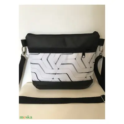 Crossbody geometriai mintás fekete textilbőr