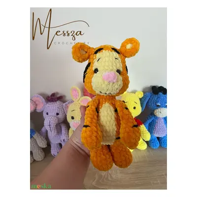 Horgolt Tigris a Micimackóból amigurumi (Messza)