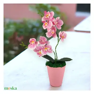 Pink cirmos színű kétágú élethű orchidea színes agyagkaspóban ORK218PK