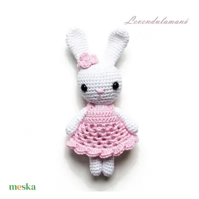 Horgolt fehér nyuszilány rózsaszín ruhában amigurumi