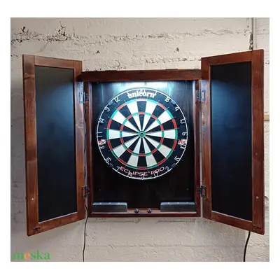 Darts szekrény világítással.