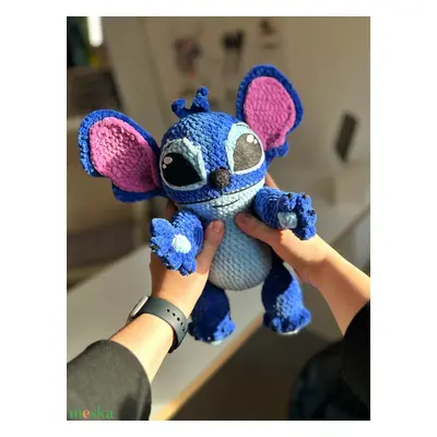 Nagy és puha Stitch plüss játék.