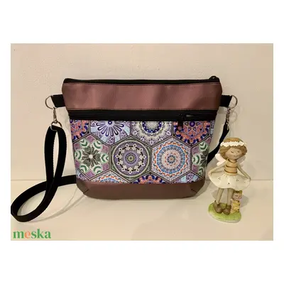 Crossbody lila-rózaszín csempe mintás