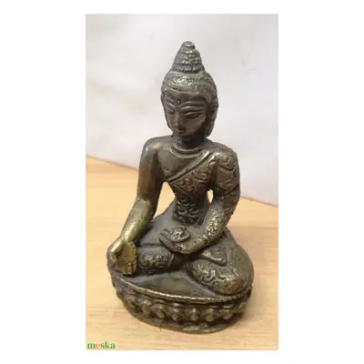 Meditáló Buddha kis méretű bronz szobor Indonéziából. 8,5cm.