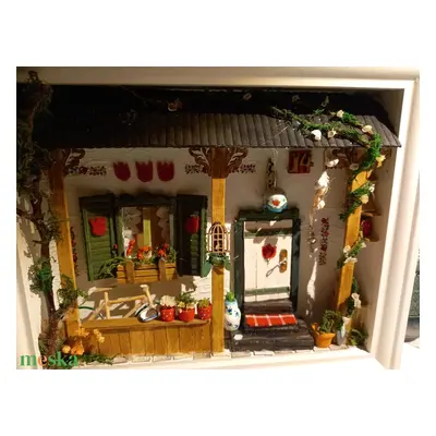 Miniatűr világ képkeretben - falusi veranda - fali kulcstartó