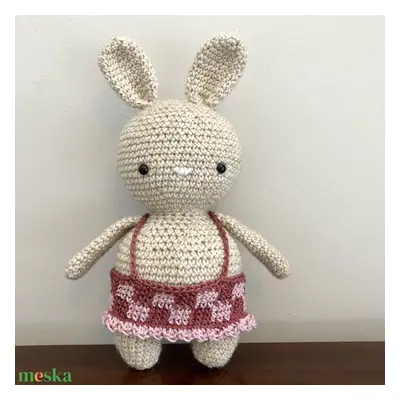 Horgolt nyuszi lány kantáros szoknyában - amigurumi