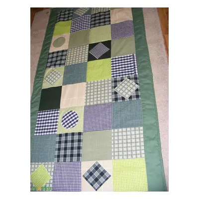 Zöld kockás patchwork takaró 18x18cm-es kockákból, falvédőnek is alk.