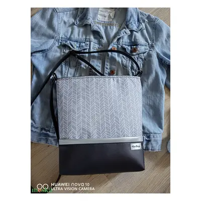 Szürke fekete crossbody