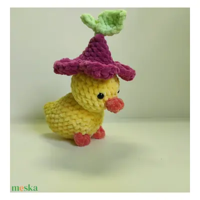 Horgolt kiskacsa virág kalappal amigurumi